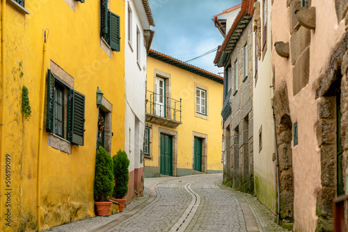 Rua antiga de aldeia histórica de Ucanha, Portugal. Rua colorida e típica. photo