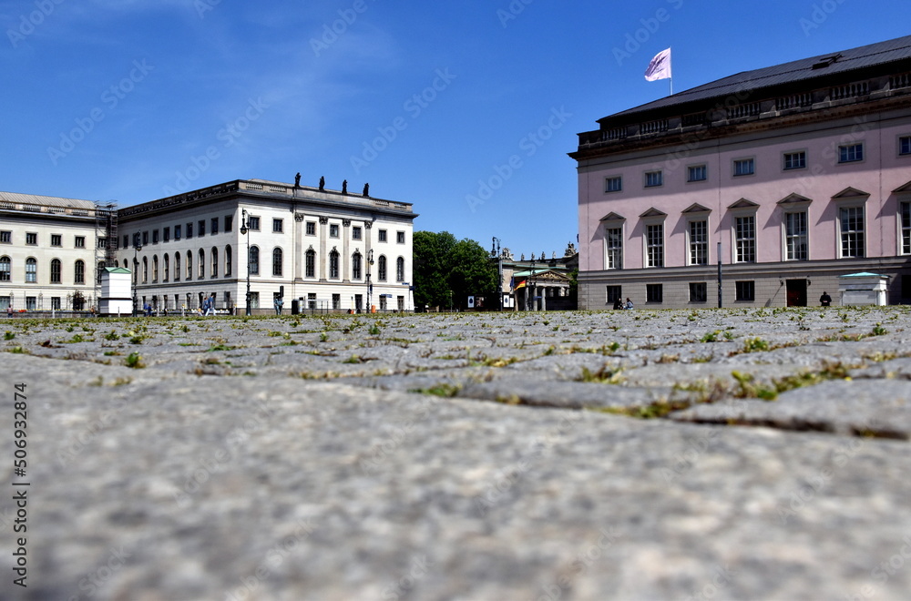 Der Schlossplatz in Berlin bei Sonne