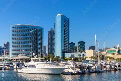 San Diego Bay in marina district © Sergii Figurnyi
