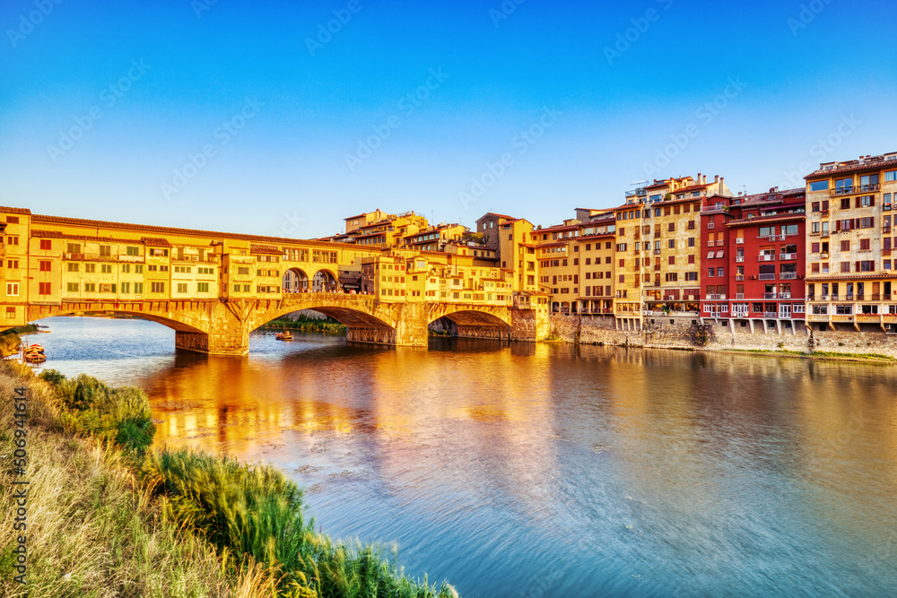 Golden Sunset over Ponte Vecchio Bridge with Reflection in Arno River, Florence - obrazy, fototapety, plakaty 