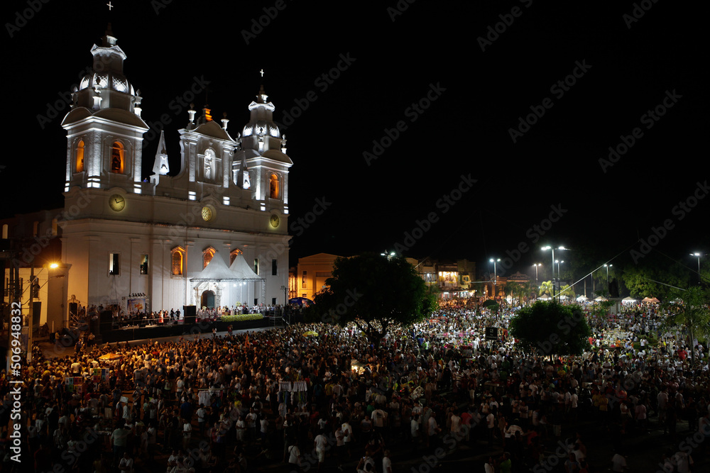 Crowd of people gathered in front of Sé Cathedral for the festivity of Círio de Nazaré, the largest Marian procession of the world, which happens every October in Belém, Pará, Amazon, Brazil. 2011. - obrazy, fototapety, plakaty 