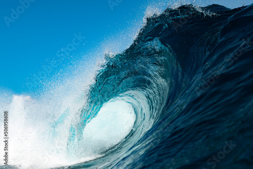 ola azul rompiendo en una playa de Islas Canarias en verano. © Jairo Díaz