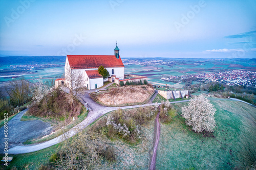 Wurmlinger Kapelle im Sonnenaufgang als Luftaufnahme