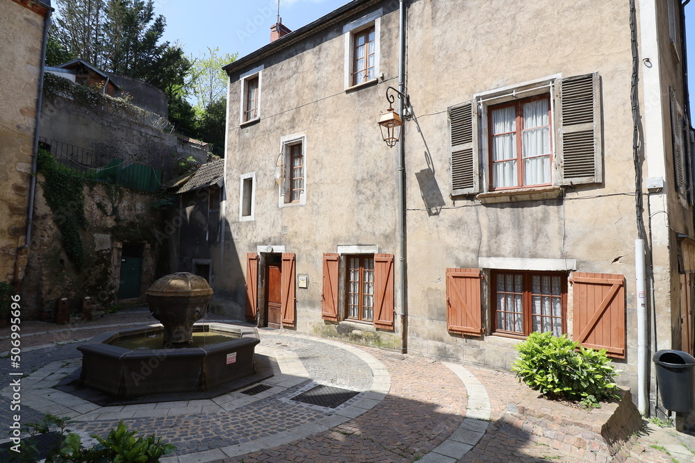 Rue typique dans Montluçon, ville de Montluçon, département de l'Allier, France