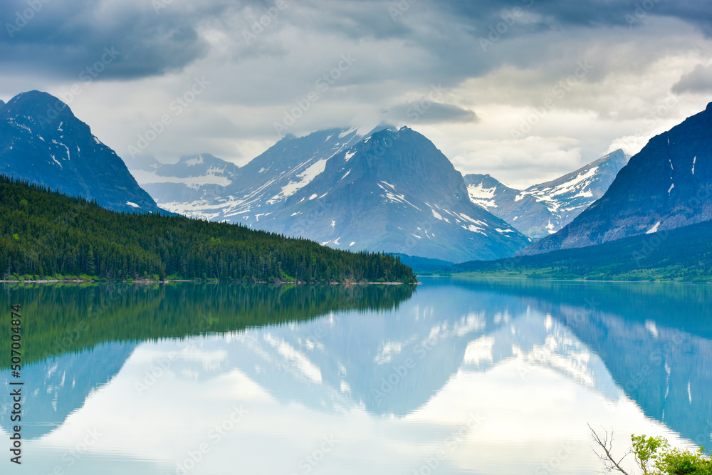 Fototapeta premium lake and mountains