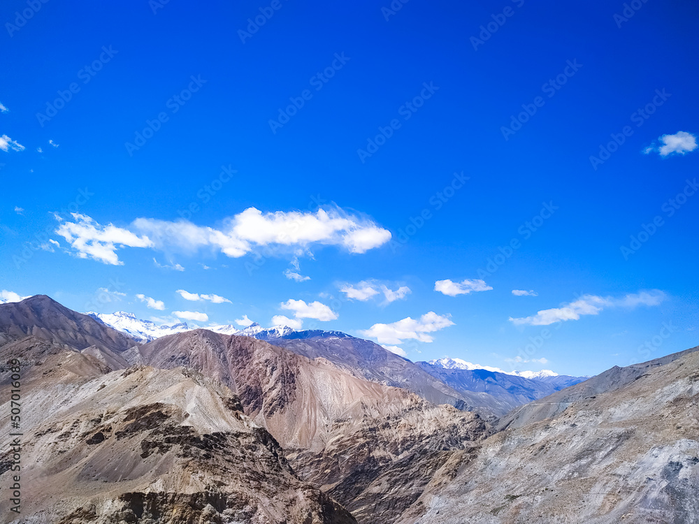 Amazing scenery of the mountains with blue sky and clouds in the Himachal Pradesh, India