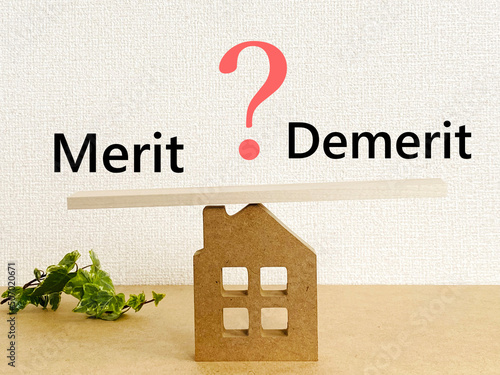 Canvas Print 家小物の上の天秤棒とMeritとDemeritの文字