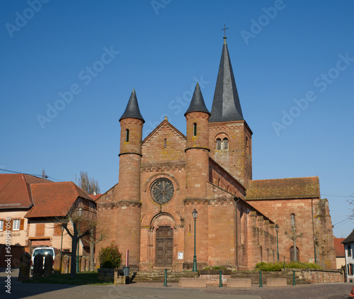 Eglise protestante Sainte Adelphe du village de Neuwiller les Saverne dans le département du Bas-Rhin en Alsace, cette église est classée depuis 1862 aux monuments historiques photo