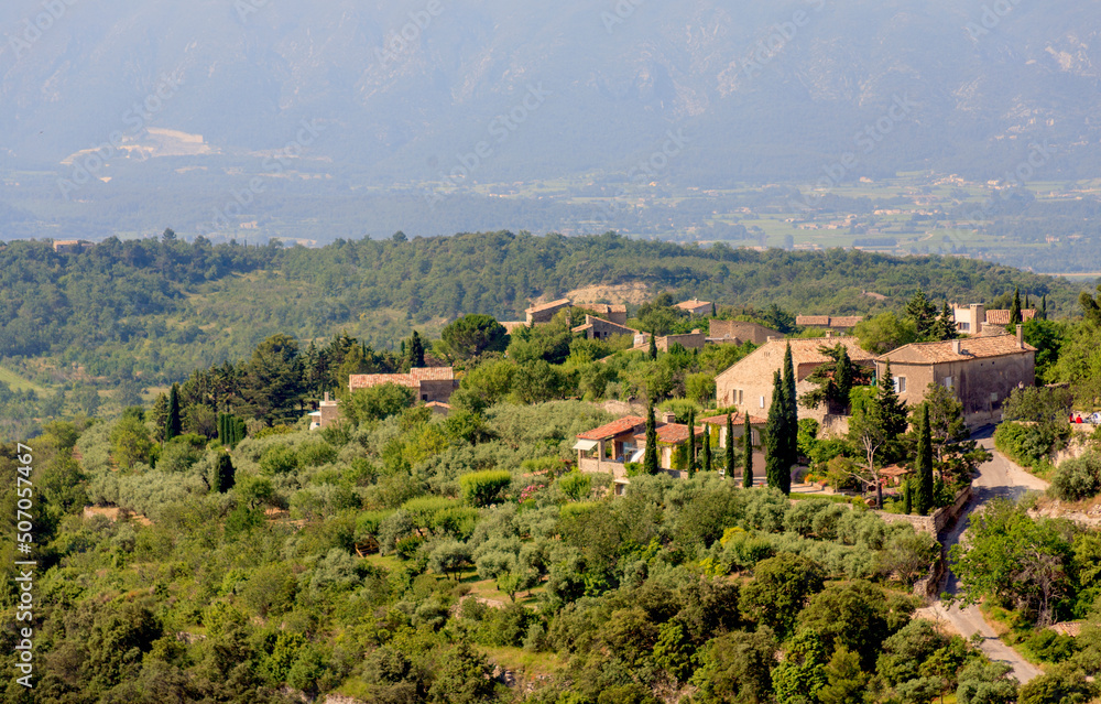 Obraz premium Ausblick von Gordes in den regionalen Naturpark Luberon, Provence