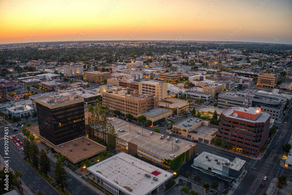 Aerial View of Downtown Bakersfield, California Skyline - obrazy, fototapety, plakaty 