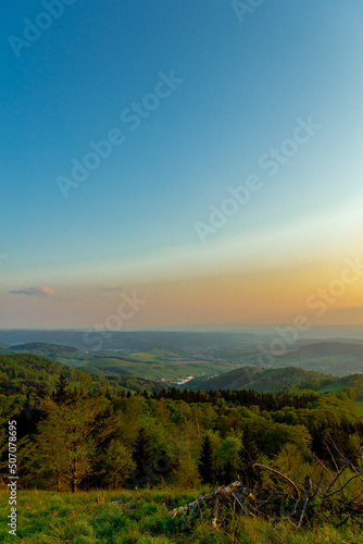 Traumhafter Sonnenuntergang auf den Höhen des Thüringer Waldes bei Floh-Seligenthal - Thüringen - Deutschland 