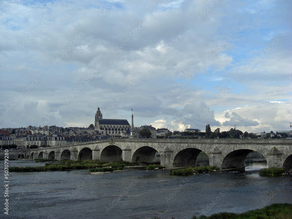 La Loire et la ville de Blois