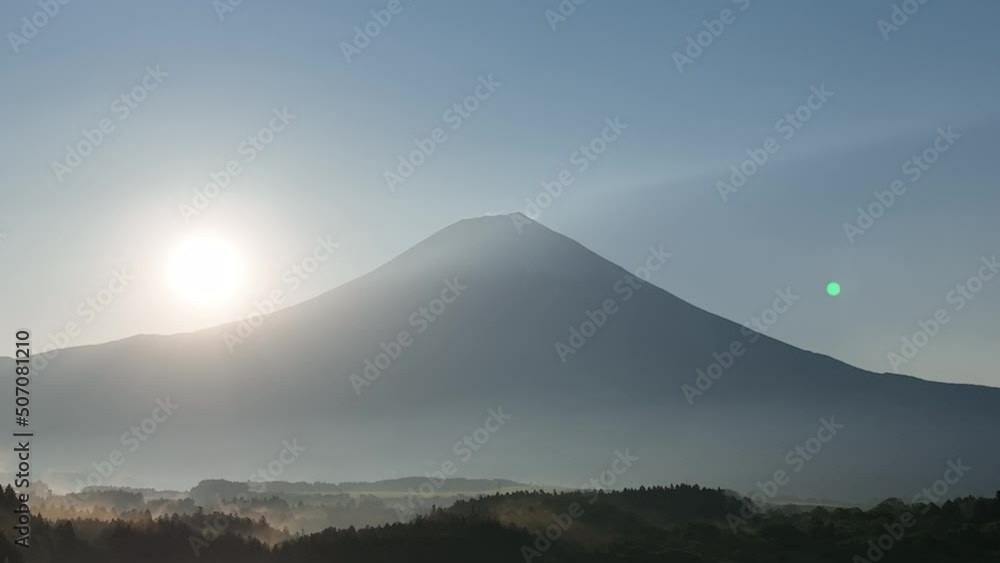 田貫湖、朝霧高原から富士山を空撮した風景。 田貫湖、朝霧高原から富士山を空撮した風景。
