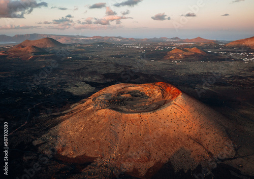 Vulkanlandschaft auf Lanzarote mit der Drohne 1