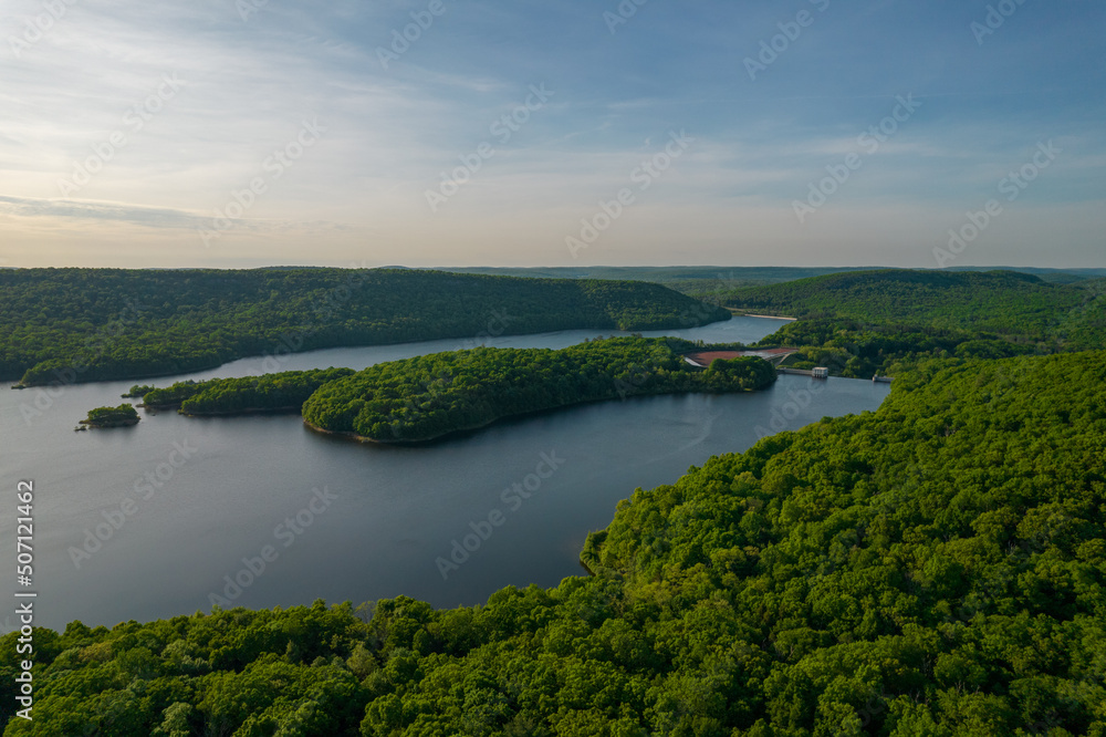 Fototapeta premium Beautiful lake surrounded by mountains