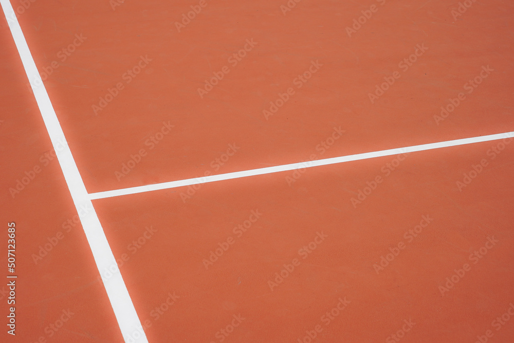 Lignes blanches d'un court de tennis 