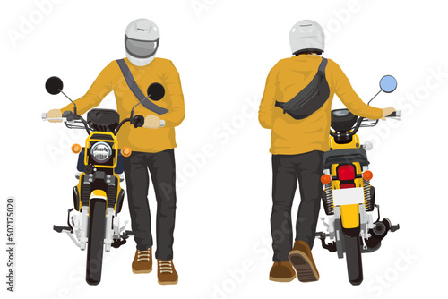 黄色のバイクを押して歩く人　前後