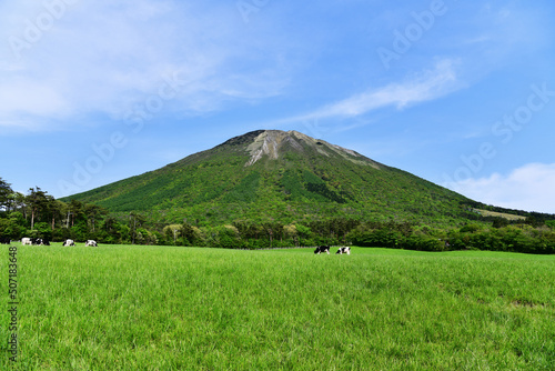 正面から見た大山（鳥取県） 