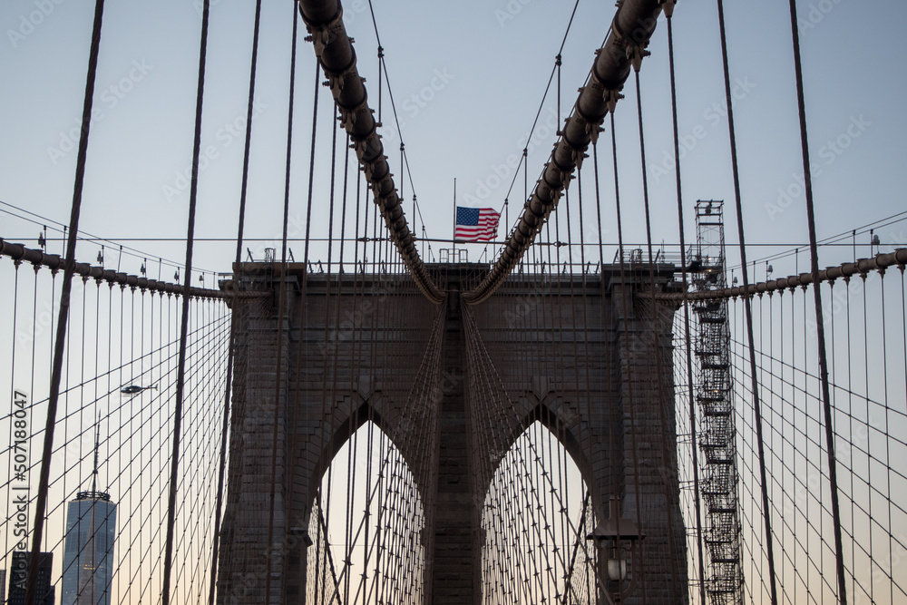 Fototapeta premium Walking between Brooklyn and Manhattan via the Brooklyn Bridge, which offers sweeping views of Manhattan and Brooklyn and is one of my favorite places to see the city.