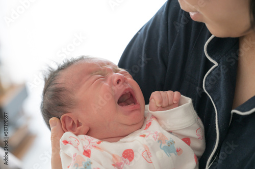 泣く赤ちゃん photo