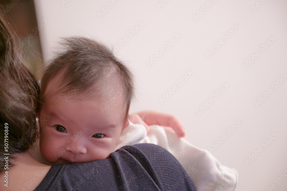 眠そうな赤ちゃん 眠そうな赤ちゃん