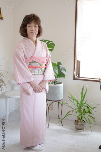 着物の日本人女性