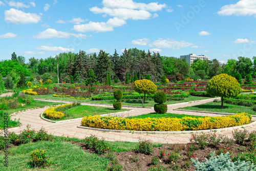 ornamental garden with walking path © russieseo