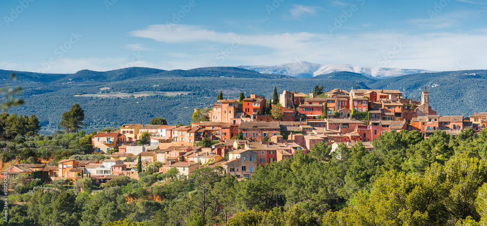 Roussillon village with Mount Ventoux in background, Vaucluse region, Provence, France 