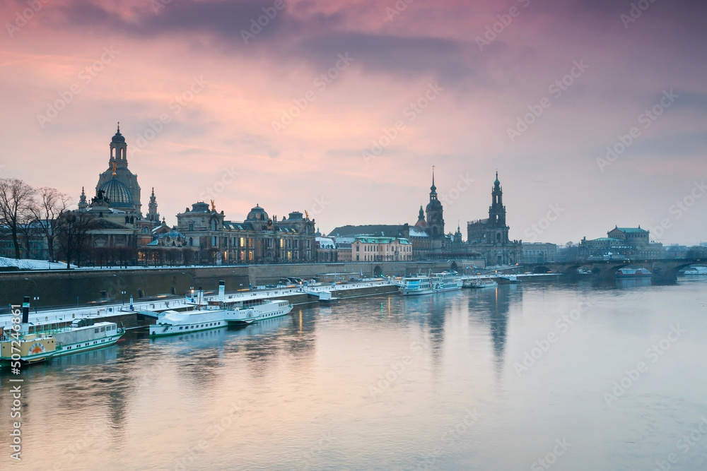 Fototapeta premium Winterabend in Dresden, Deutschland