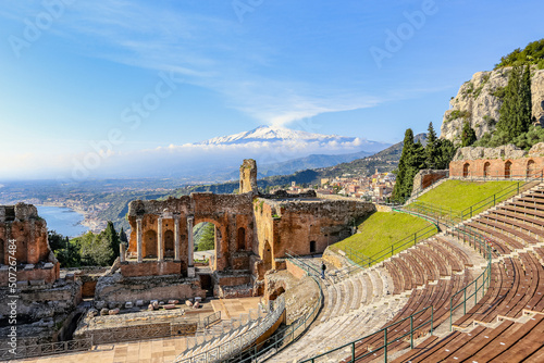 Photos View of Etna Mount from Taormina teatro greco on sunny day, Sicily, Italy