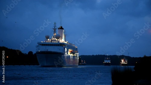Kreuzfahrtschiff Deutschland fährt Nachts durch den Nord-Ostsee-Kanal photo