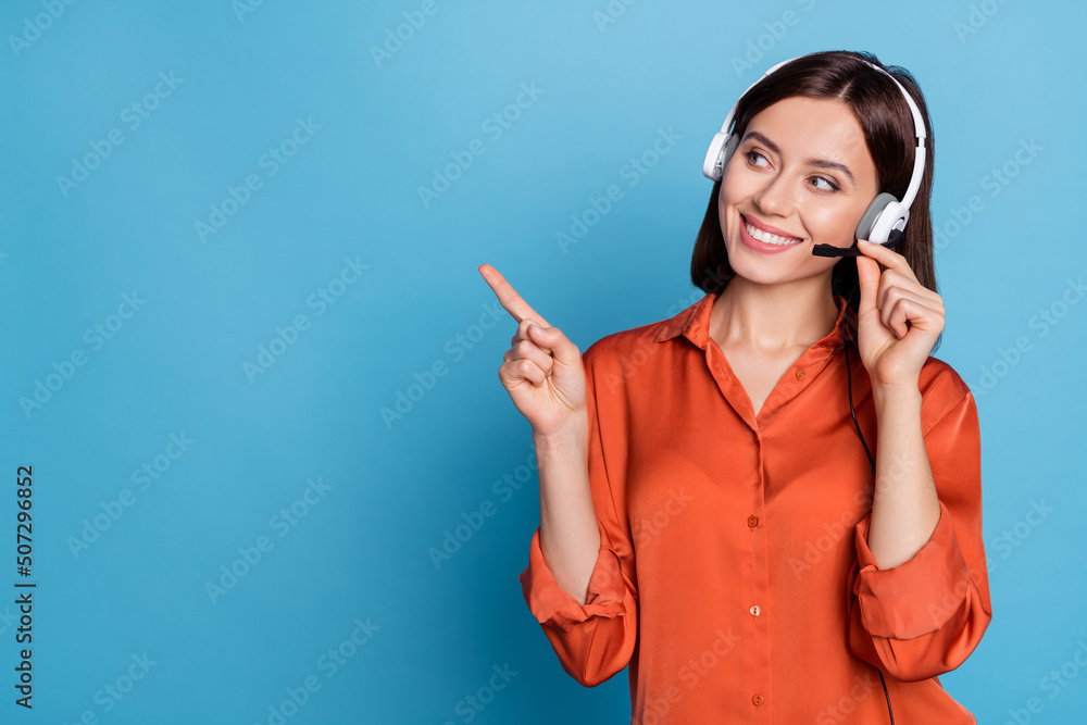 Portrait of attractive trendy cheerful girl help desk service showing copy space isolated over bright blue color background - obrazy, fototapety, plakaty 