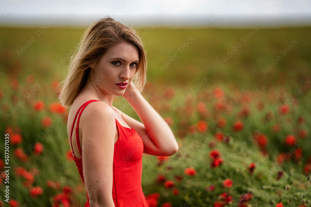 Portrait Femme Coquelicot champ
Portrait Femme Coquelicot champ