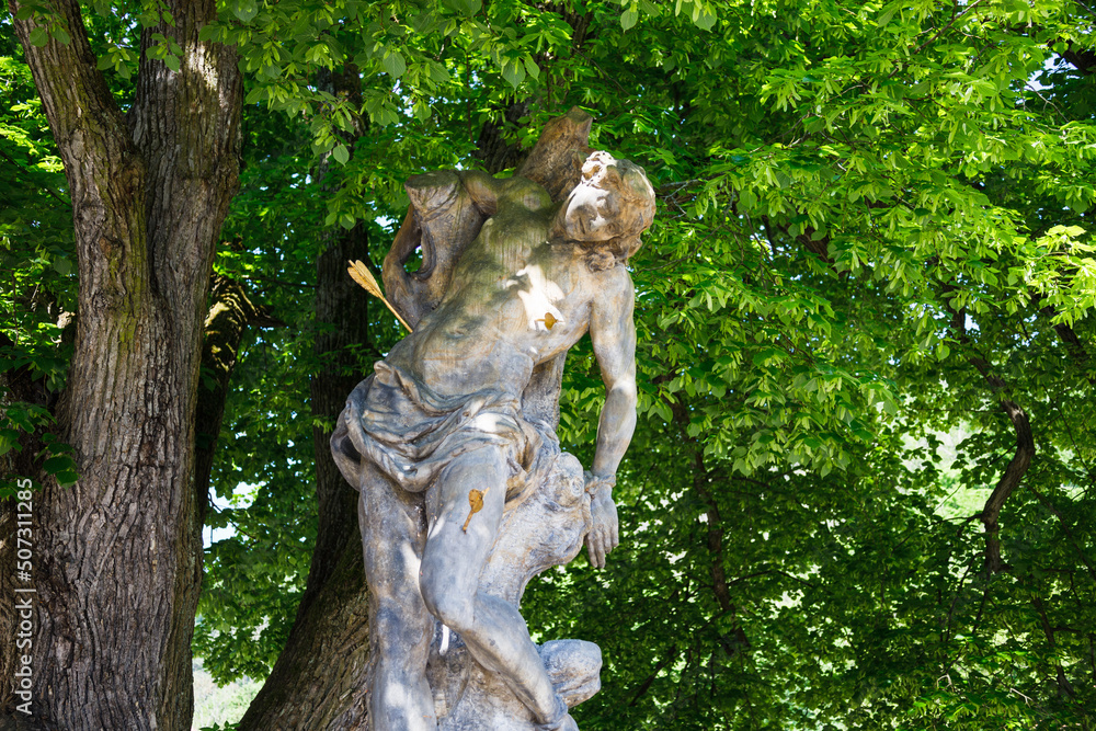 Monument to a man pierced by an arrow Monument to a man pierced by an arrow
