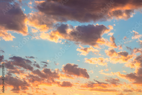 Carta da parati Majestic sunrise sundown sky with gentle colorful clouds