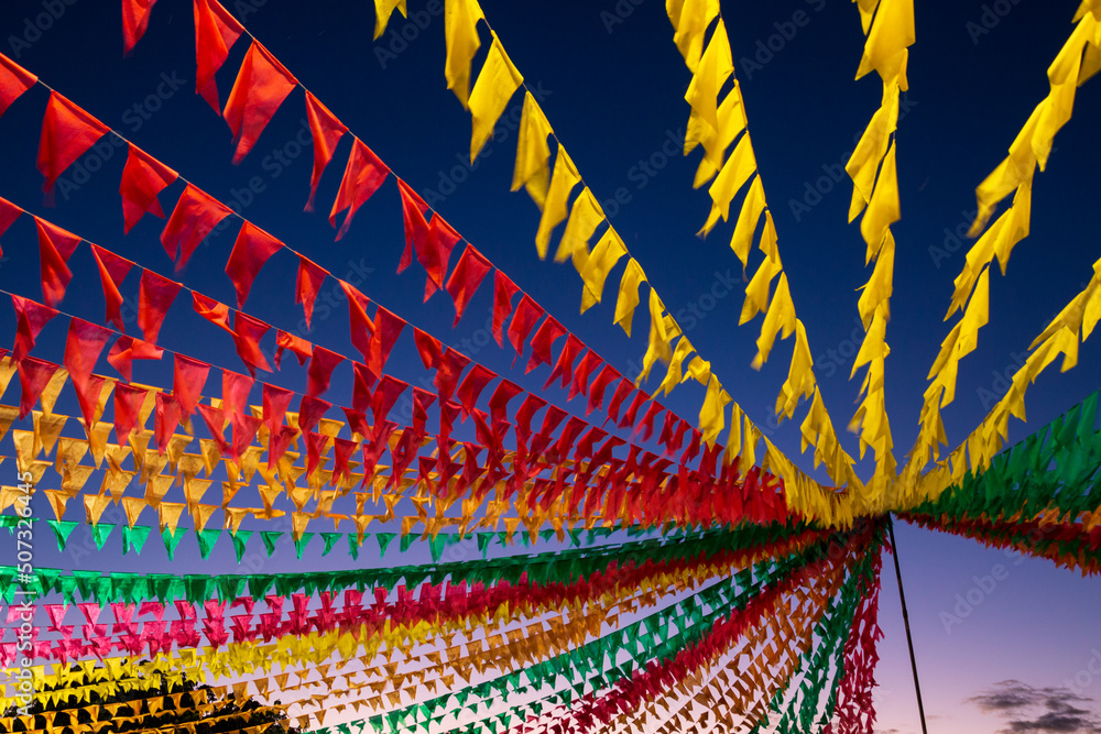 são joão - bandeirinhas coloridas na decoração de rua de festa junina no  brasil Stock Photo | Adobe Stock