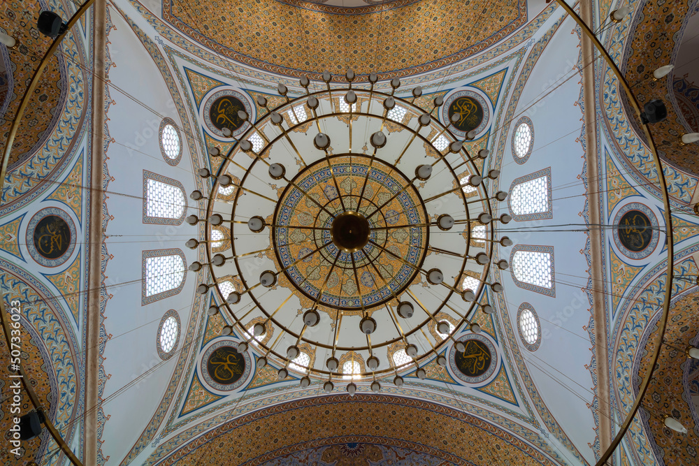 Obraz premium HDR photo of Dome of the Sultan Selim Mosque in Konya