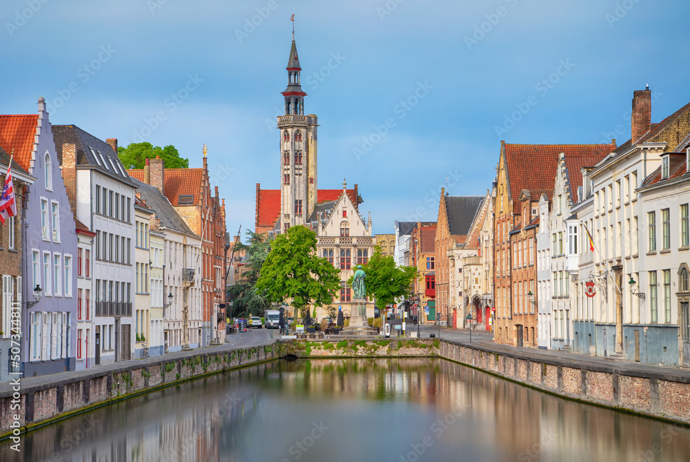 Fototapeta premium Brugge, or Bruges, Belgium. View of Spiegelrei canal in the morning