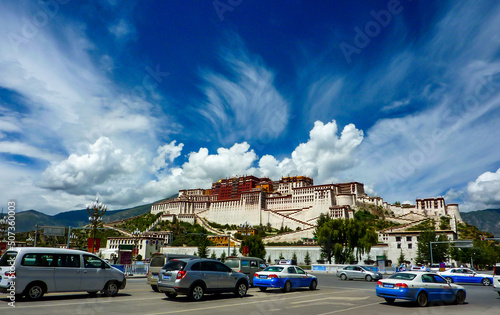 Fotografiet View of the Potala palace in Lhasa, Tibet