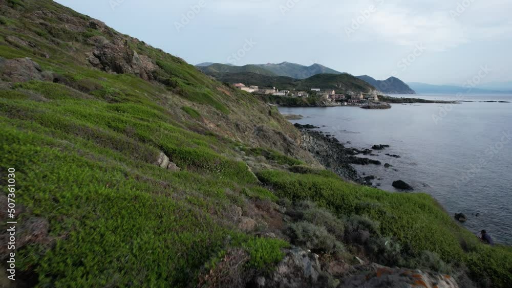 rocher et maquis aux abords du village de Centuri - Cap Corse Haute-Corse rocher et maquis aux abords du village de Centuri - Cap Corse Haute-Corse