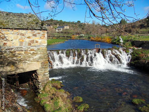 Paisaje de un río con una pequeña catarata. Rihonor de Castilla, Sierra de La Culebra, Zamora, España. photo