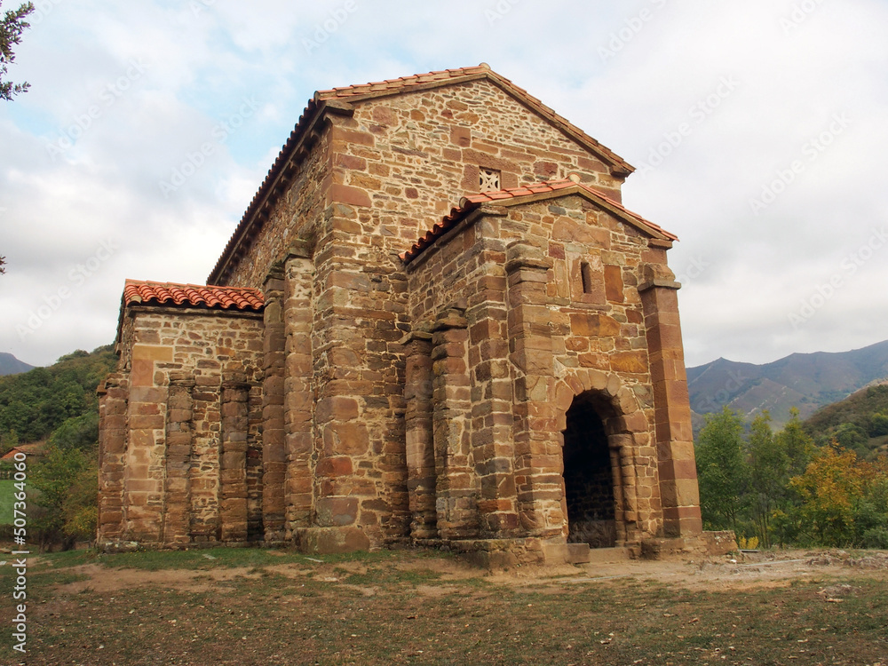 Iglesia prerrománica de Santa Cristina de Lena (siglo IX). Patrimonio de la Humanidad desde 1985. Asturias, España.
