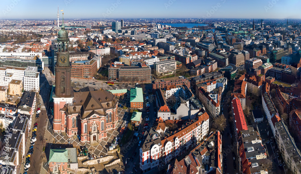 Obraz premium Hamburg City and the Michel as a landmark of the city from Top