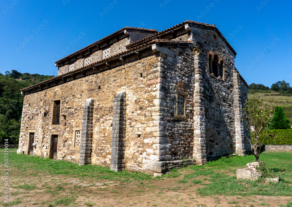 Iglesia prerrománica de San Pedro de Nora (siglo IX). Asturias, España.