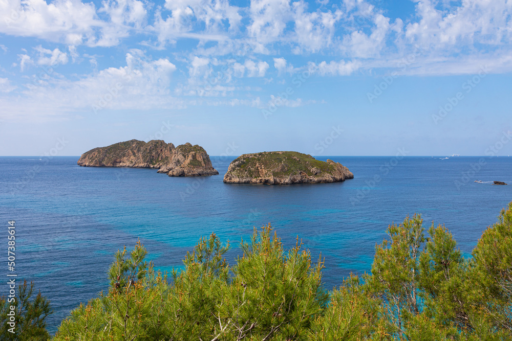 Islas Malgrats, un pequeños archipiélago de islotes que constituyen una reserva marina en la costa de Calvià de la isla de Mallorca.