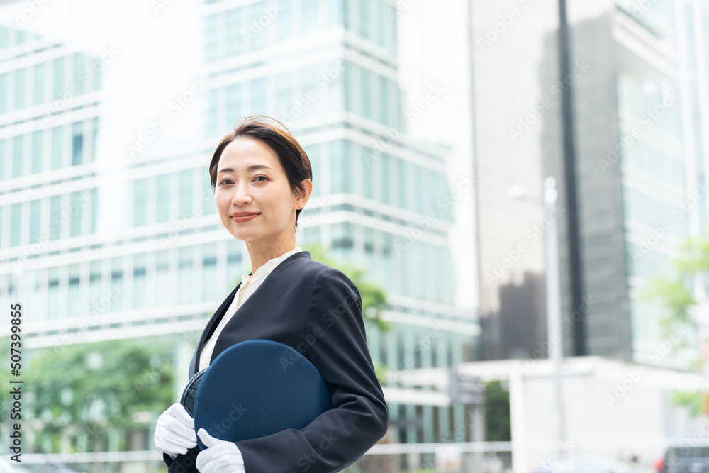 笑顔の女性ドライバー(運転手・タクシー・バス) 笑顔の女性ドライバー(運転手・タクシー・バス)