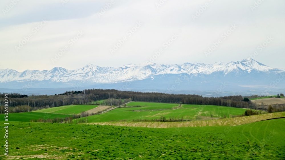 山 山