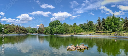 Obraz na plátně Artificial lake in the Liberty park of Odessa, Ukraine