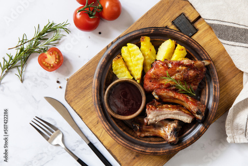 Fotografi BBQ grilled veal calf brisket meat and french fries potatoes with sauce on a marble tabletop