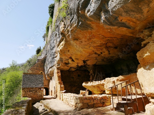 Quadro em tela Village troglodyte de la Madeleine à Tursac en Dordogne dans le Périgord noir